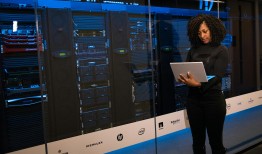 免费接单黑客QQ联系方式是陷阱？识别虚假服务与保护个人信息安全指南