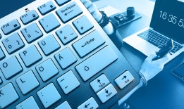 免费接单的黑客QQ靠谱吗？揭秘隐藏风险与正规替代方案