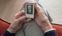 黑客联系方式24小时在线真相揭秘：避开诈骗陷阱，安全解决网络问题