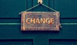 免费接单的黑客QQ靠谱吗？揭秘隐藏风险与正规替代方案