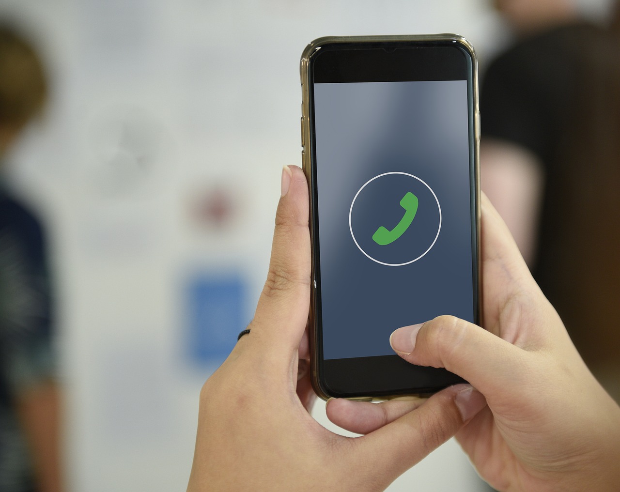 简单黑入别人的手机？掌握这些防护技巧，让你的手机固若金汤，远离黑客威胁