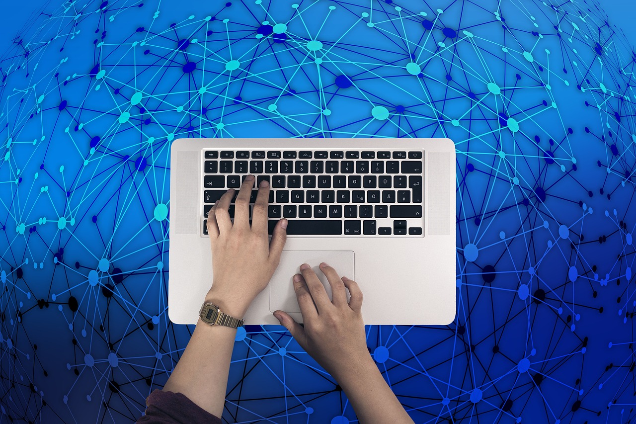 不收费的黑客联系方式背后隐藏的危险：如何避免网络陷阱保护个人信息安全